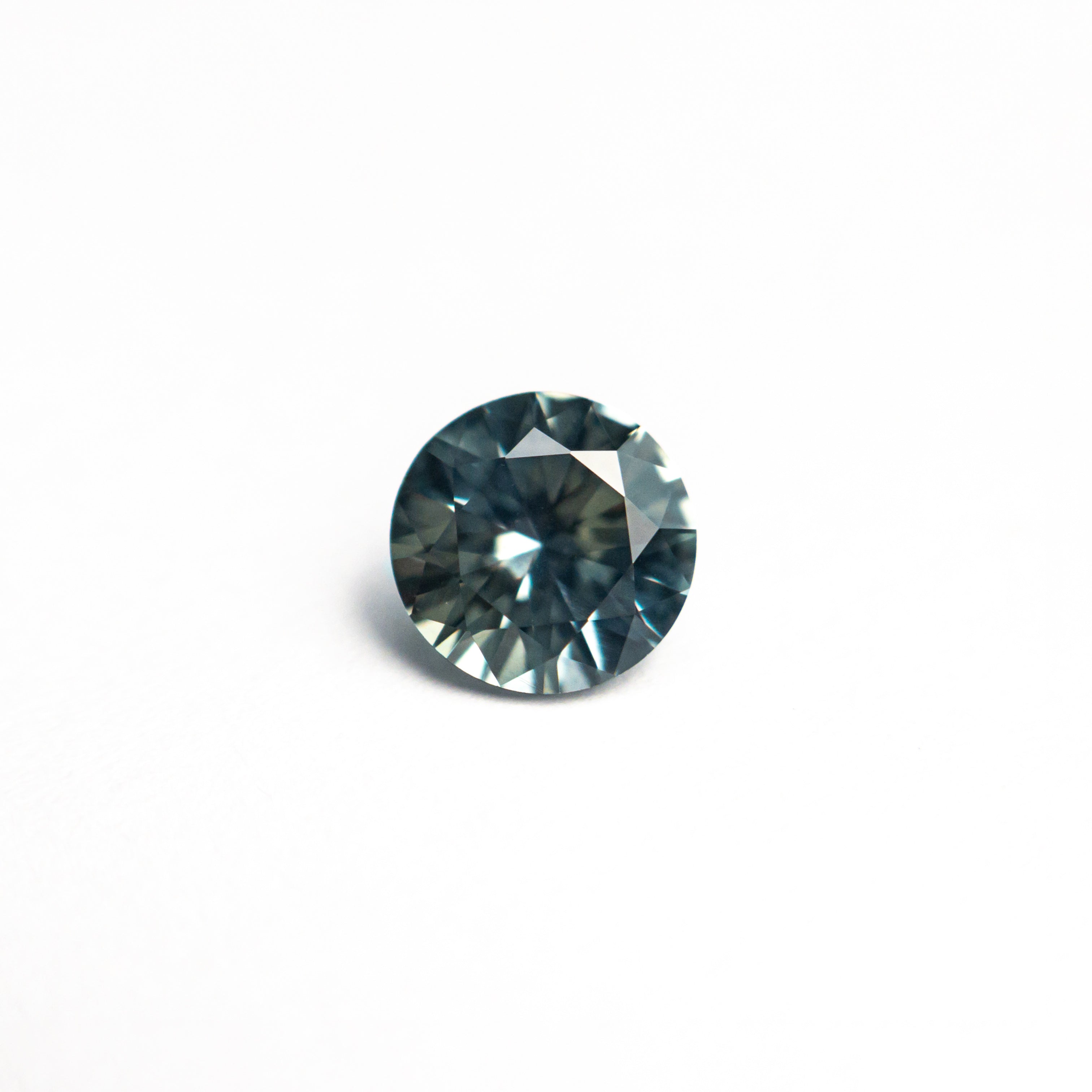 0.64ct 5.27x5.20x3.21mm Round Brilliant Sapphire 26556-32