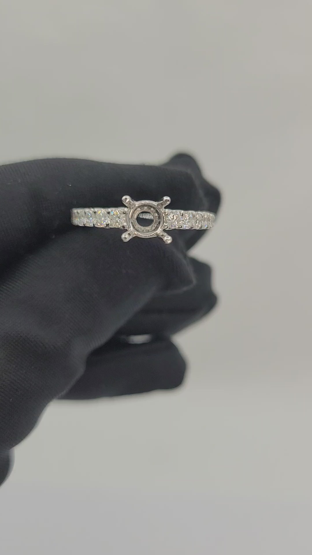 18K White Gold 4 Prong Diamond Setting