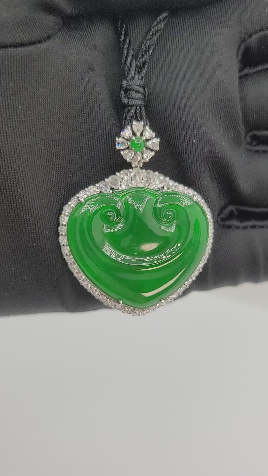 18K White Gold Translucent Bright Green Ruyi Jadeite Jade Pendant with Natural Diamonds