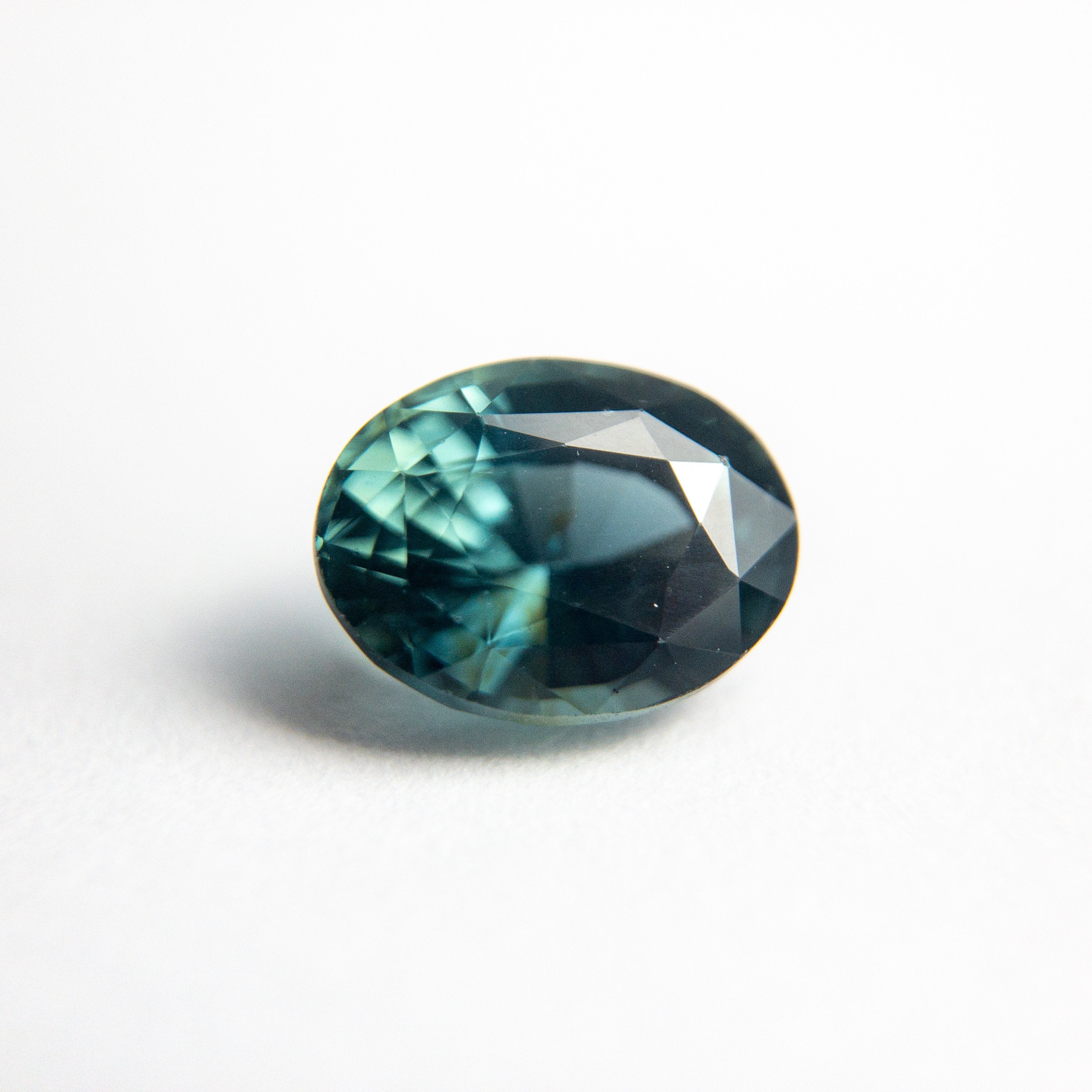 1.69ct 7.72x5.97x4.43mm Oval Brilliant Sapphire 18971-23 hold d2809 - Misfit Diamonds