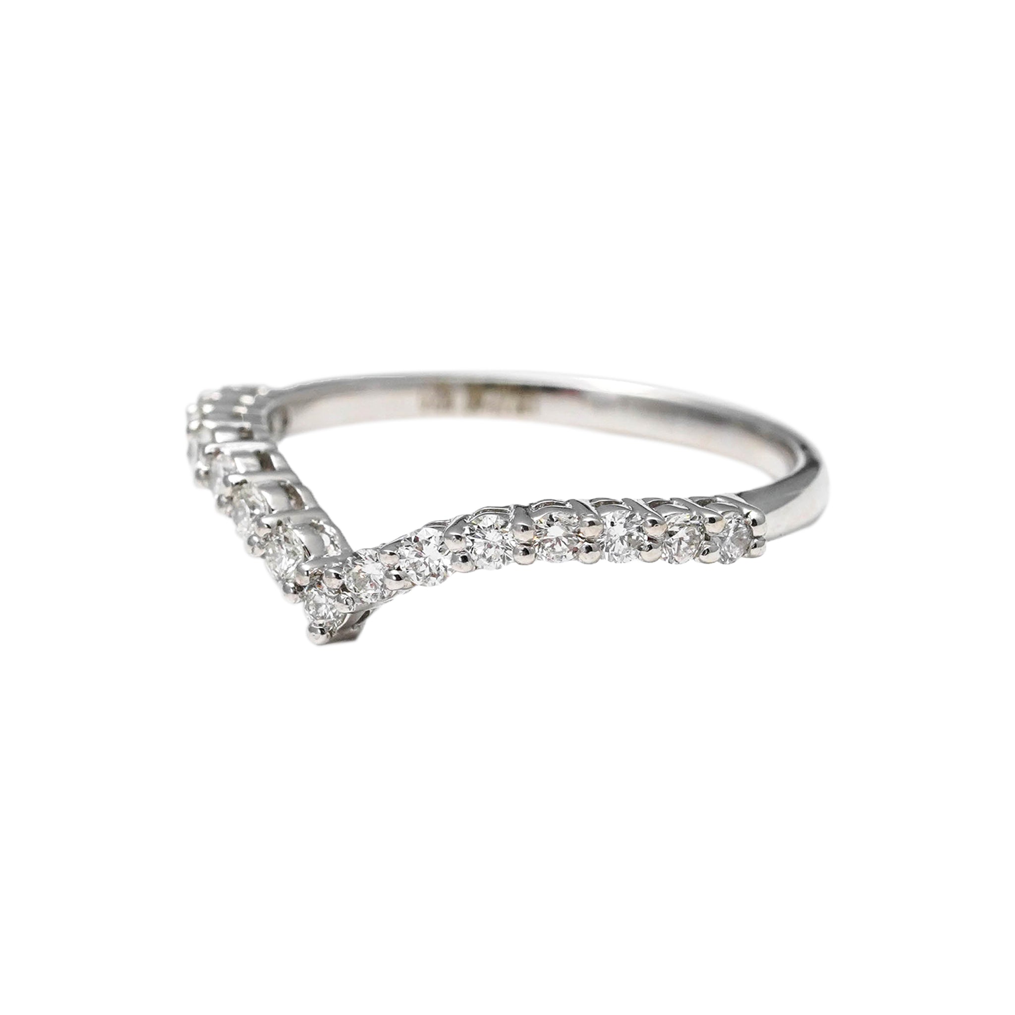 18K White Gold V Shape Diamond Ring Sidestones : 0.225ct