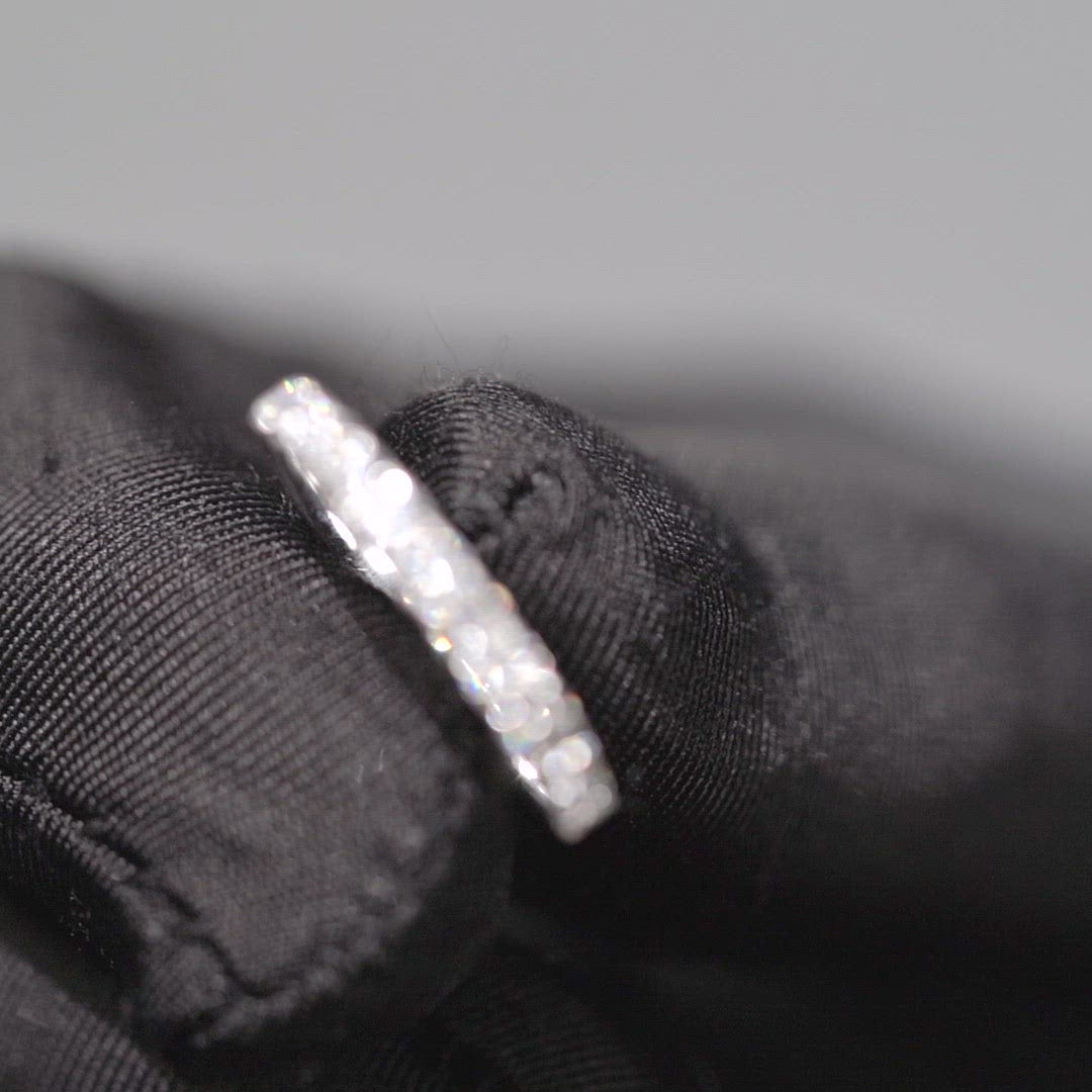 18K White Gold Pavé Diamond Ring (Larger stones)