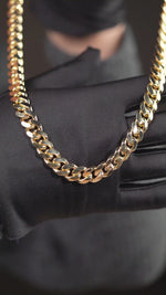 Load and play video in Gallery viewer, Solid 18K Yellow Gold Cuban Links Necklace
